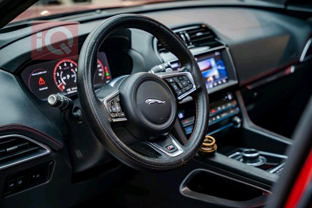 جاگوار F-Pace